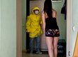 Доставщик еды из ЯндекЕда спалился нюхая ношенные трусики