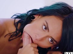 Хороший секс с классной девкой получил очкастый блондин