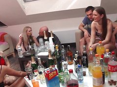 Бурная секс вечеринка под действием алкоголя